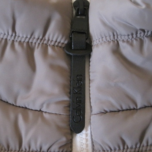 ** Host Pick** Calvin Klein Performance Sherpa Trimmed Vest - Picture 10 of 11